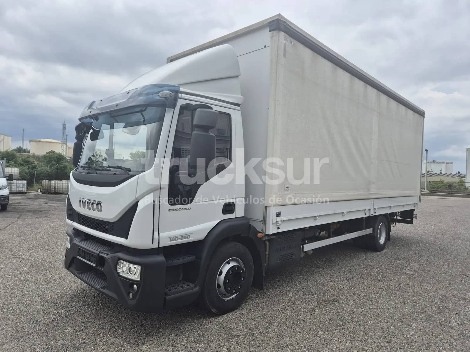 IVECO EUROCARGO 140E 250 con plataforma