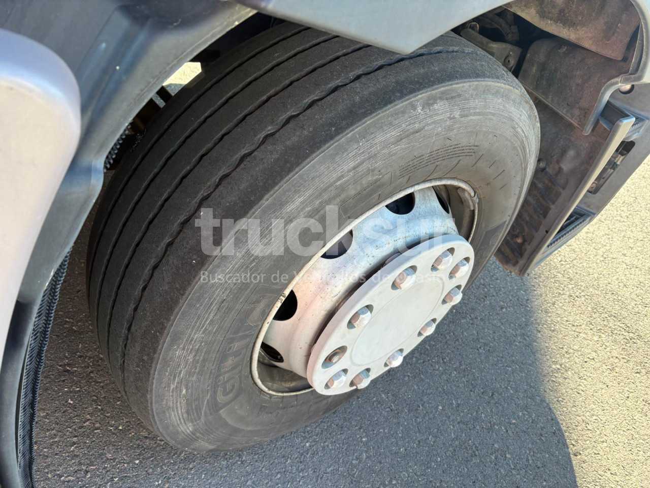 renault-t480-high-sleeper-cab-8