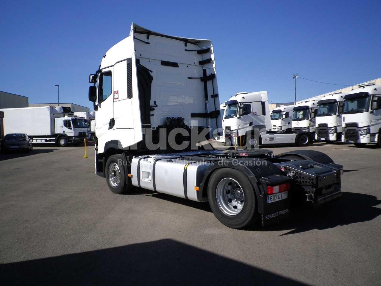 renault-t520-high-sleeper-cab-31