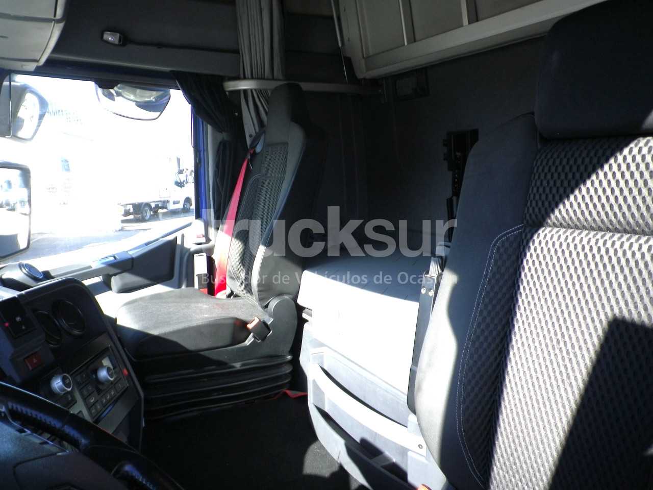 renault-t520sleeper-cab-1