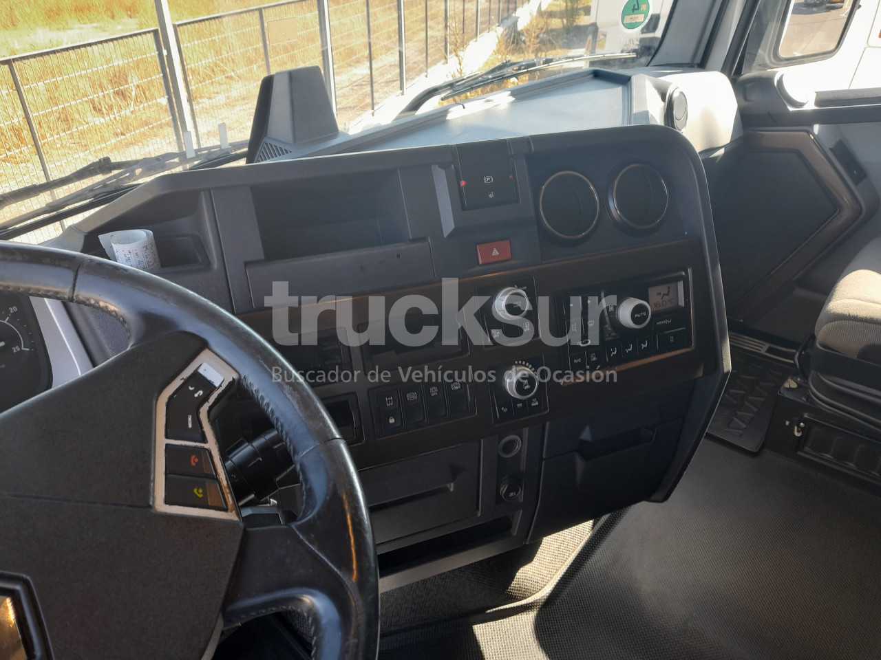 renault-t520-high-sleeper-cab-67