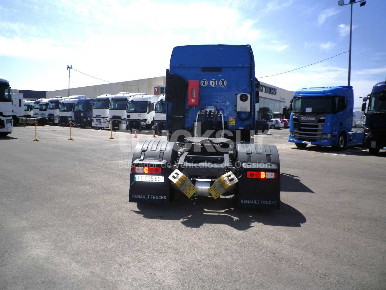 renault-t440-sleeper-cab-2