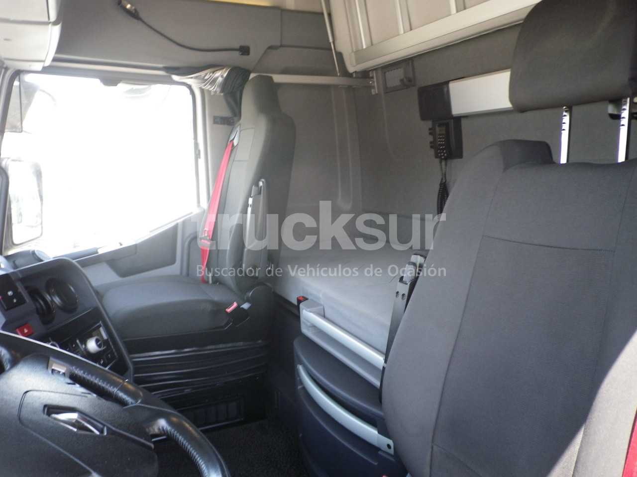 renault-t520-high-sleeper-cab-57