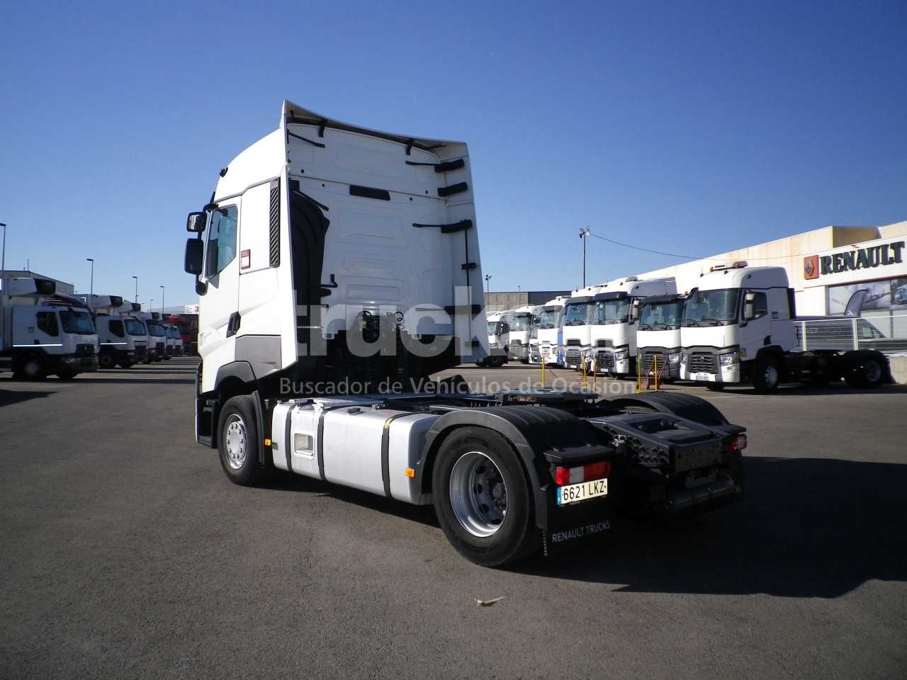 renault-t520-high-sleeper-cab-40