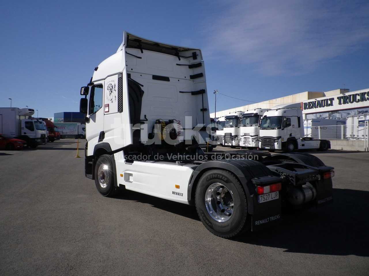 renault-t520-sleeper-cab-adr