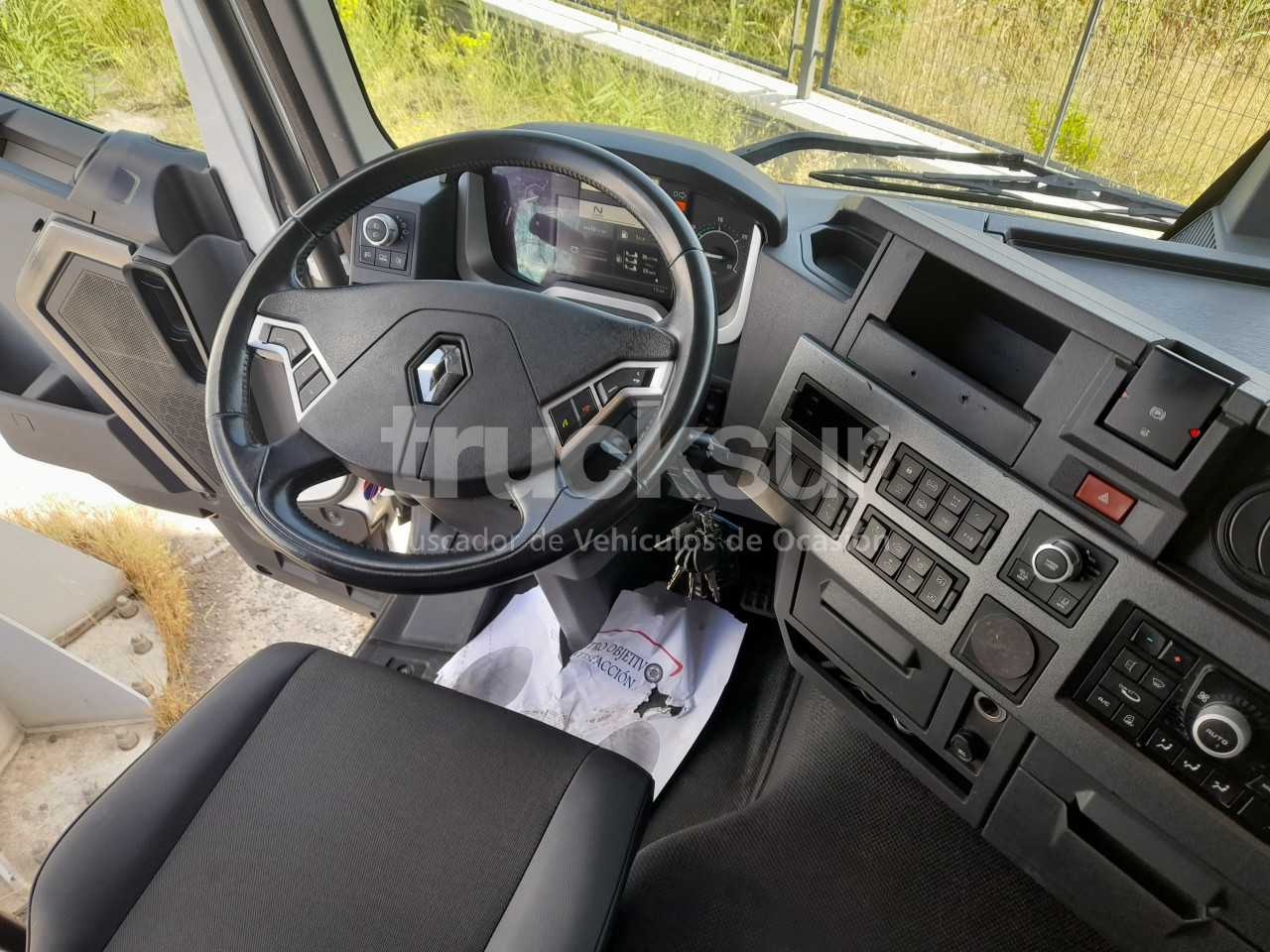 renault-t480-sleeper-cab-32