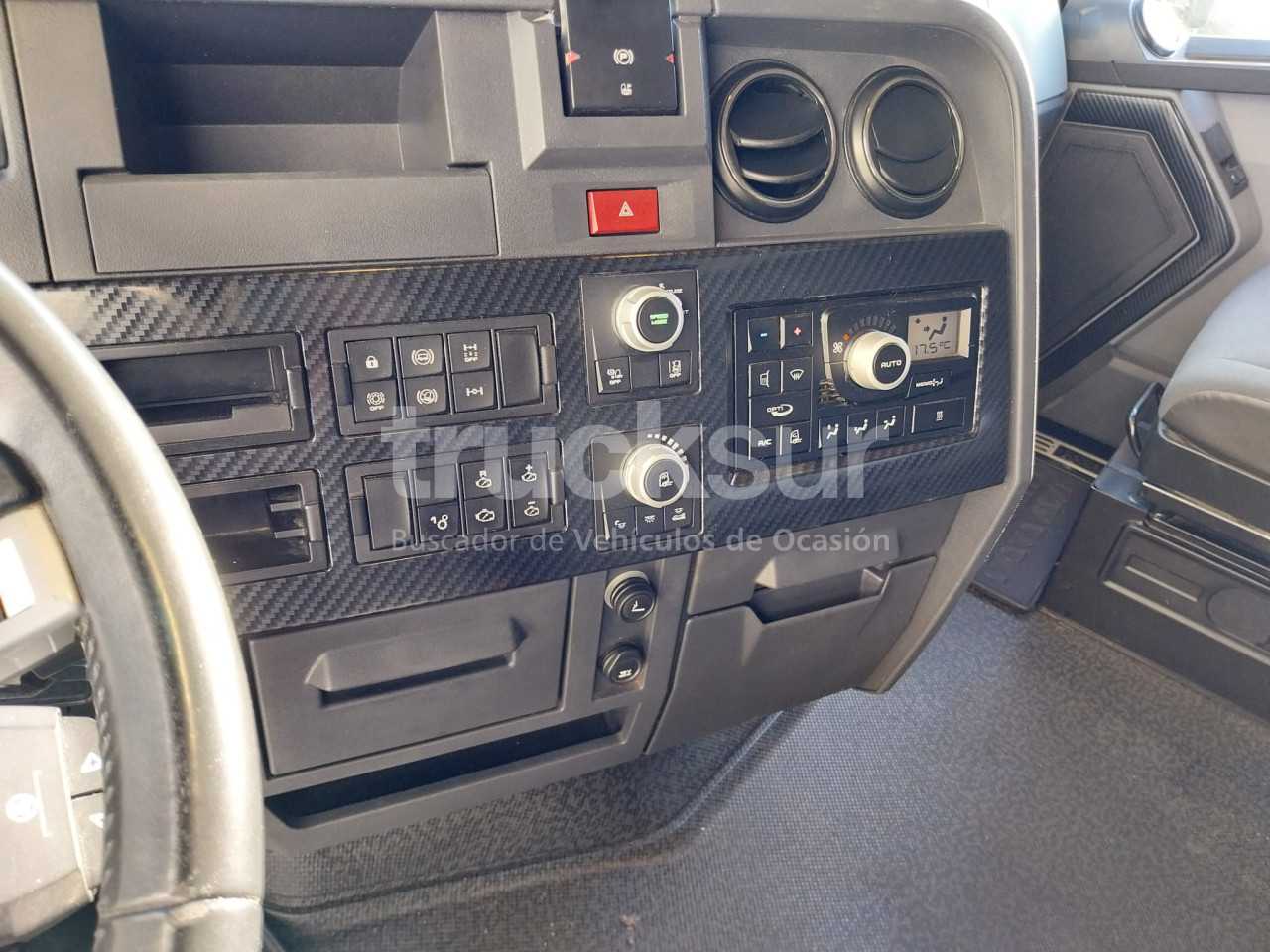 renault-t520-high-sleeper-cab-62