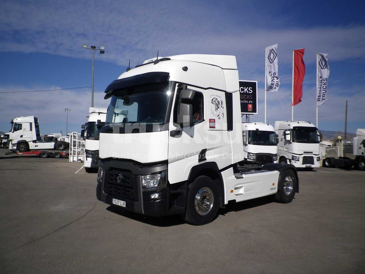 renault-t520-sleeper-cab-adr