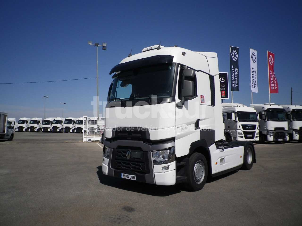 renault-t520-high-sleeper-cab-28