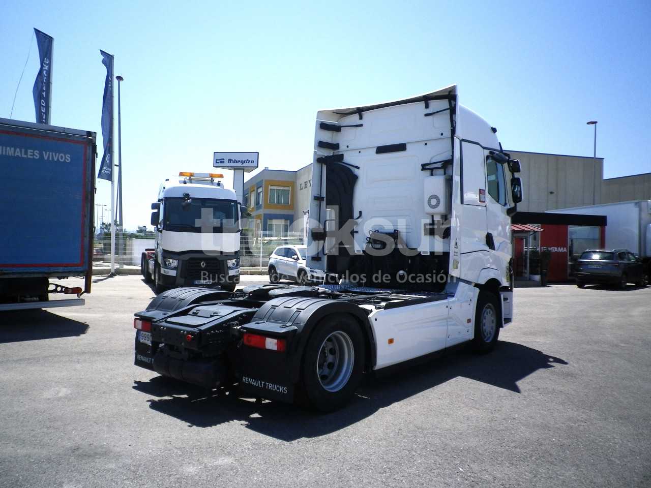 renault-t520-high-sleeper-cab-56
