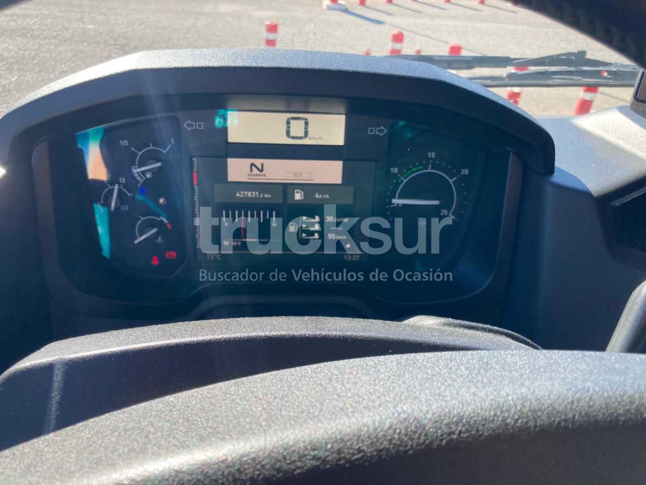 renault-t520-high-sleeper-cab-65