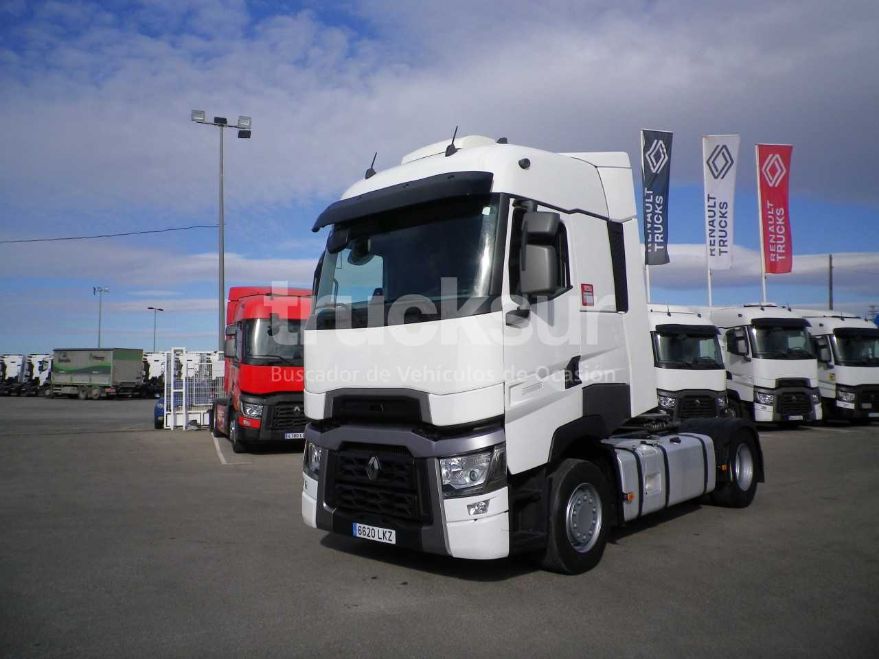 renault-t520-high-sleeper-cab-39