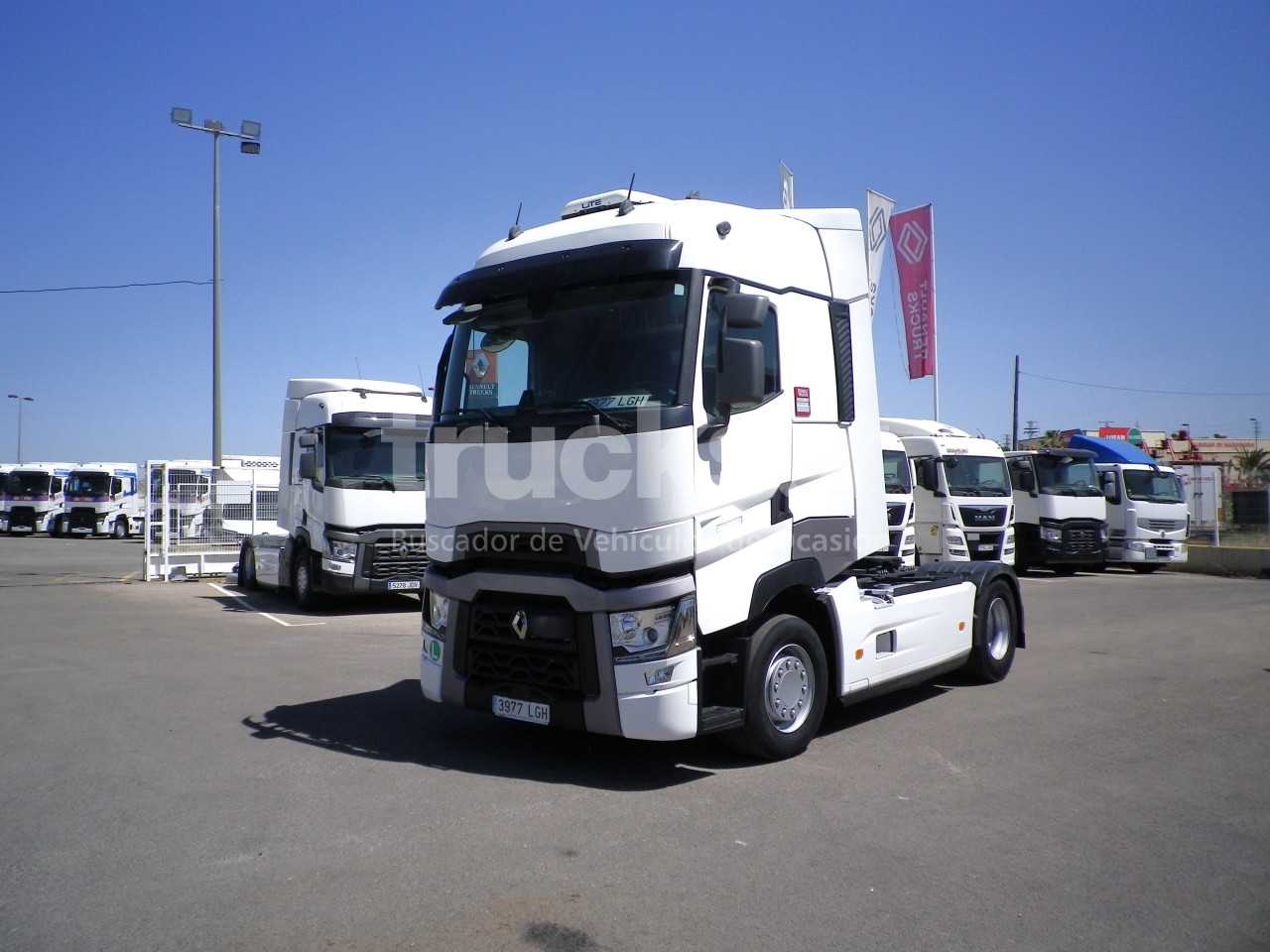 renault-t520-high-sleeper-cab-27