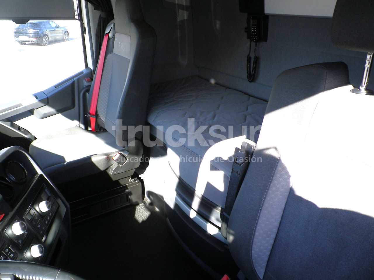 renault-t520-high-sleeper-cab-adr-3