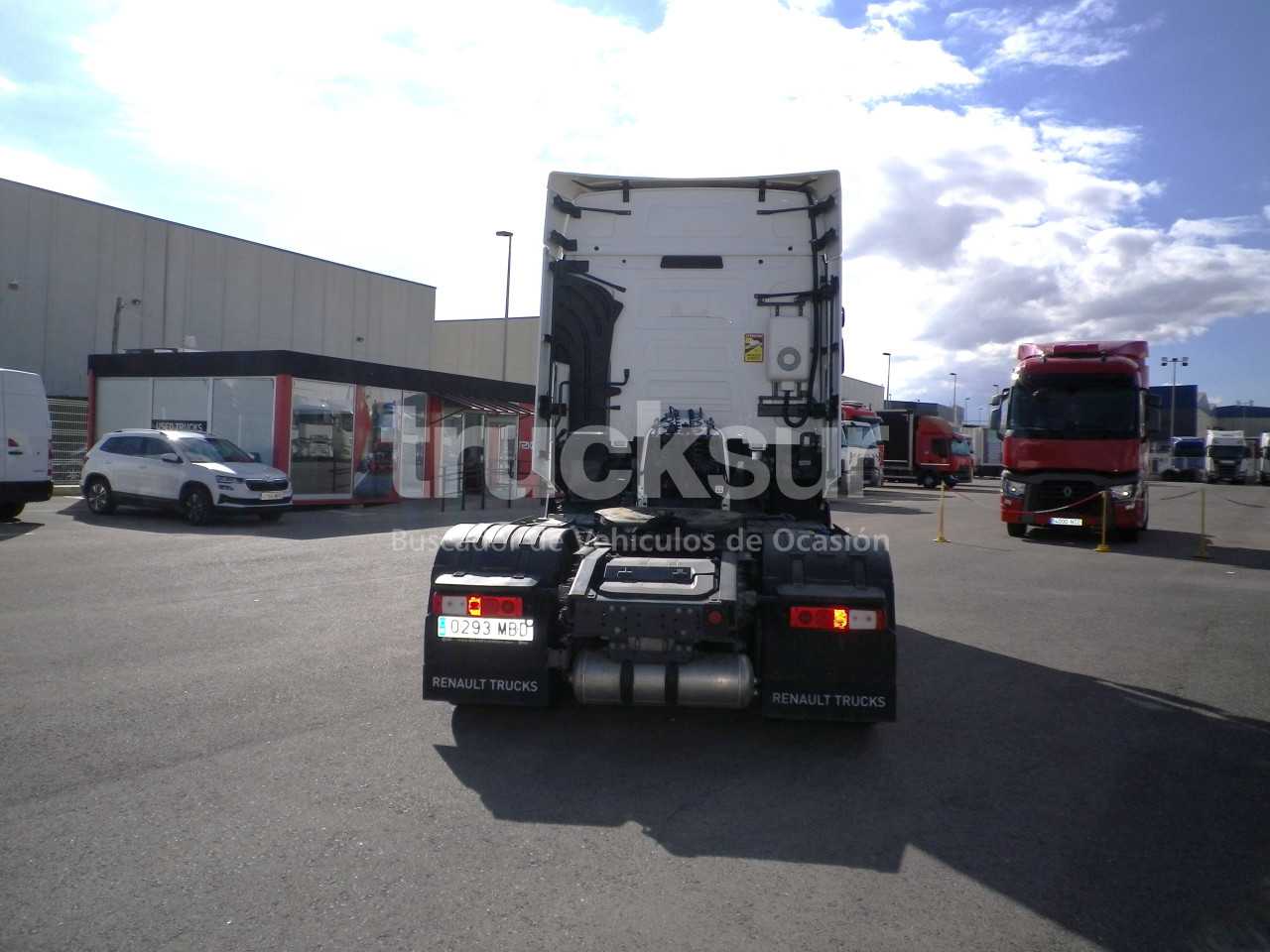 renault-t520-high-sleeper-cab-adr-1