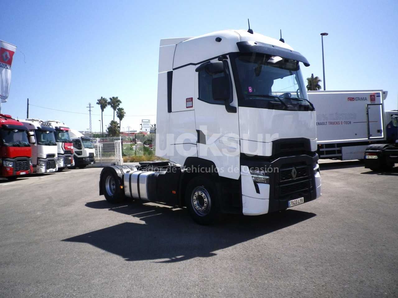 renault-t520-high-sleeper-cab-58