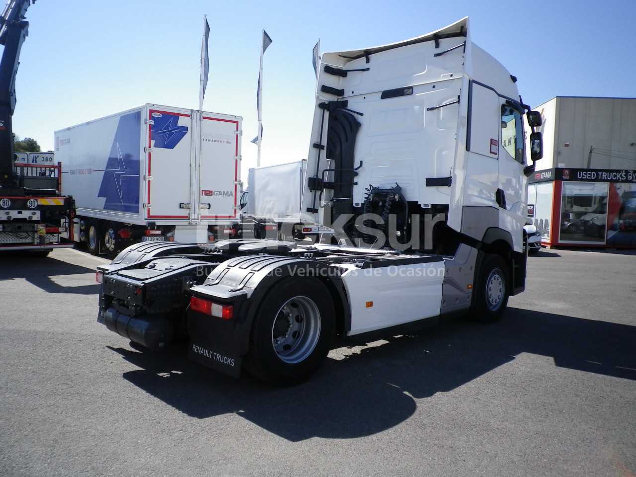 renault-t520-high-sleeper-cab-26