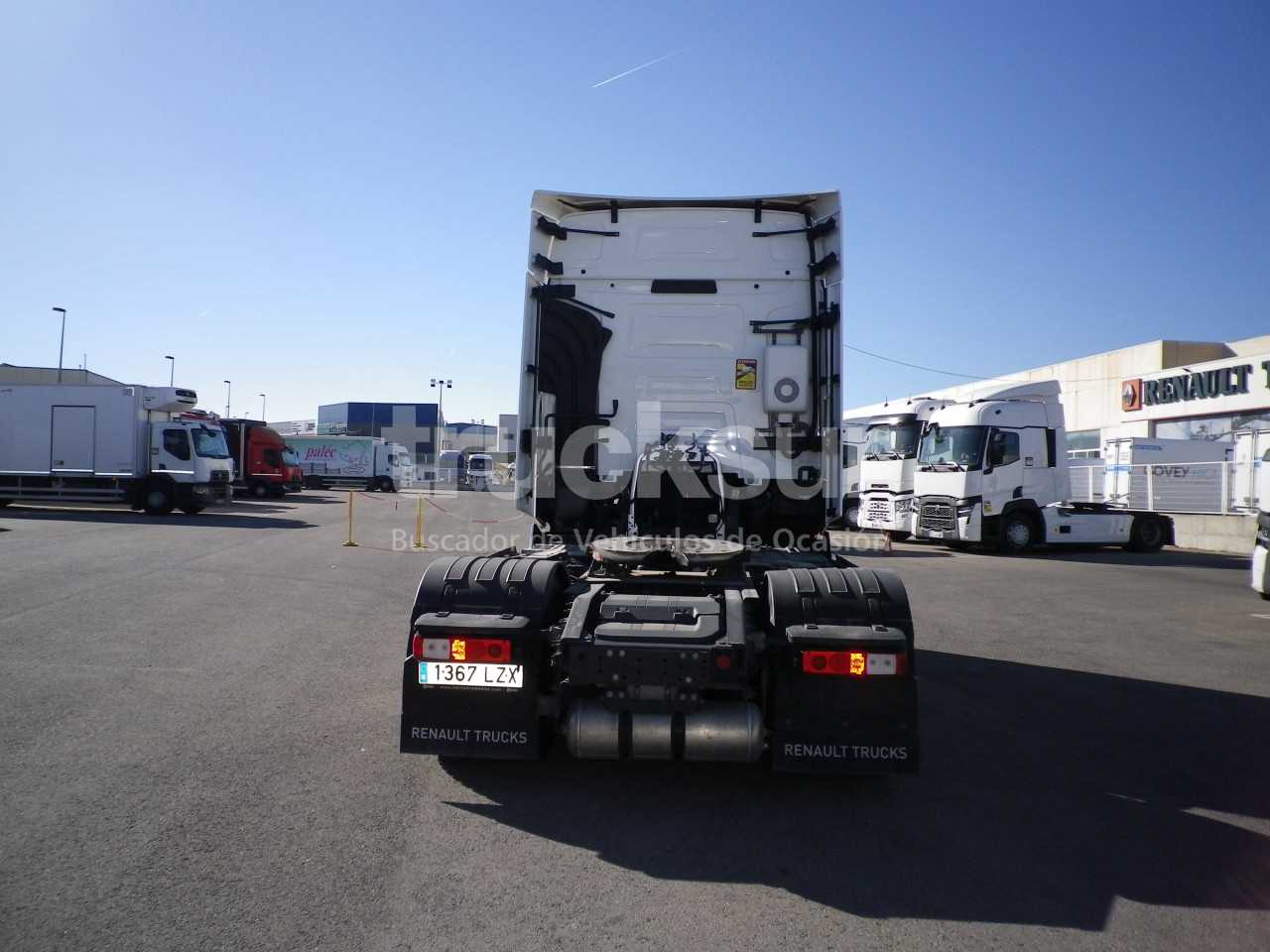 renault-t520-high-sleeper-cab-adr-2