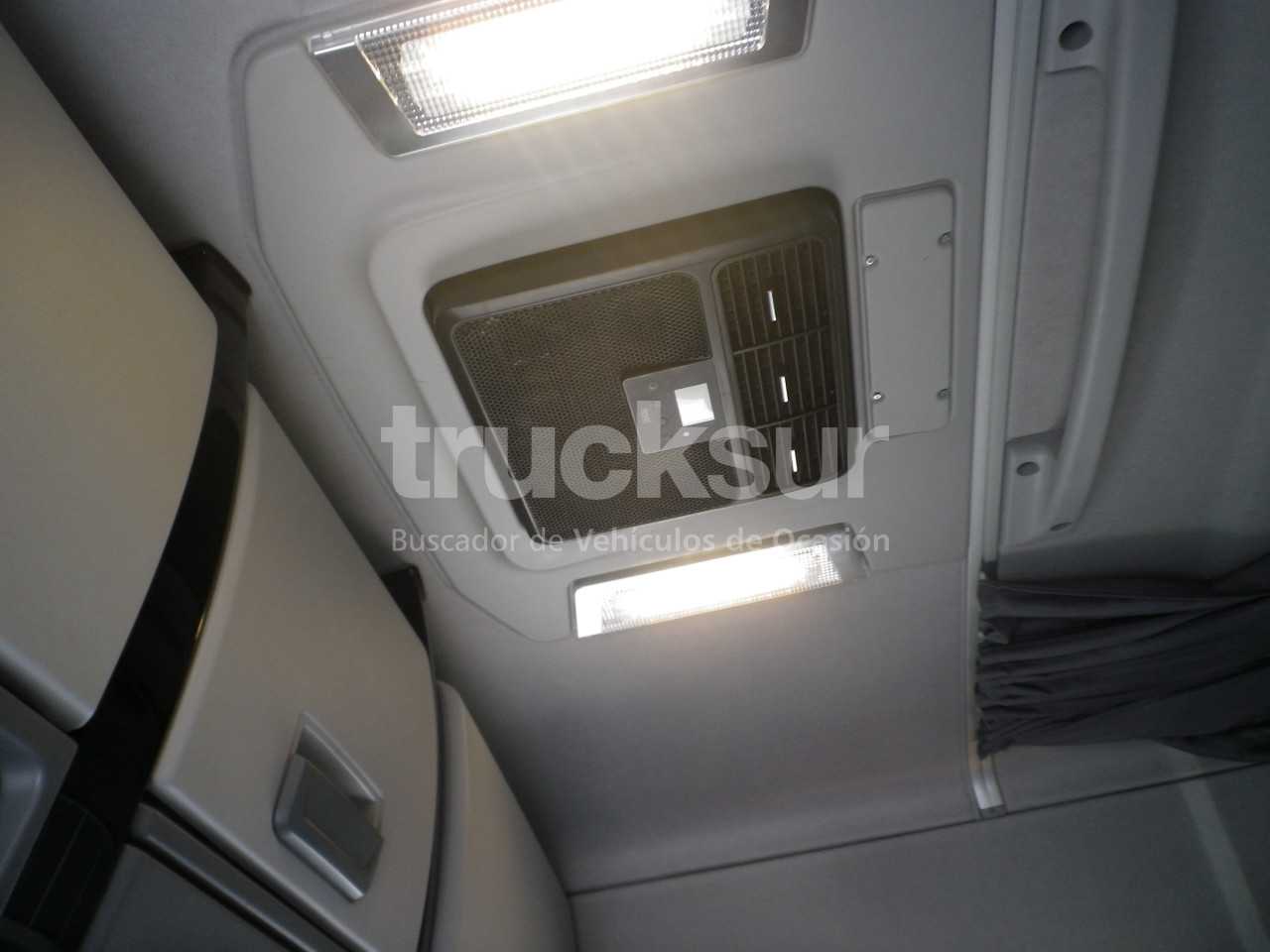 renault-t520-high-sleeper-cab-61
