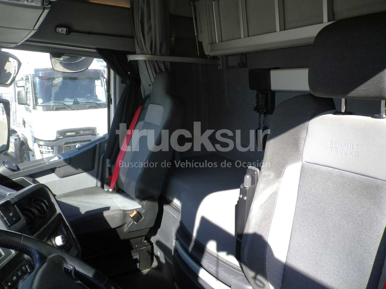 renault-t520-high-sleeper-cab-adr-2