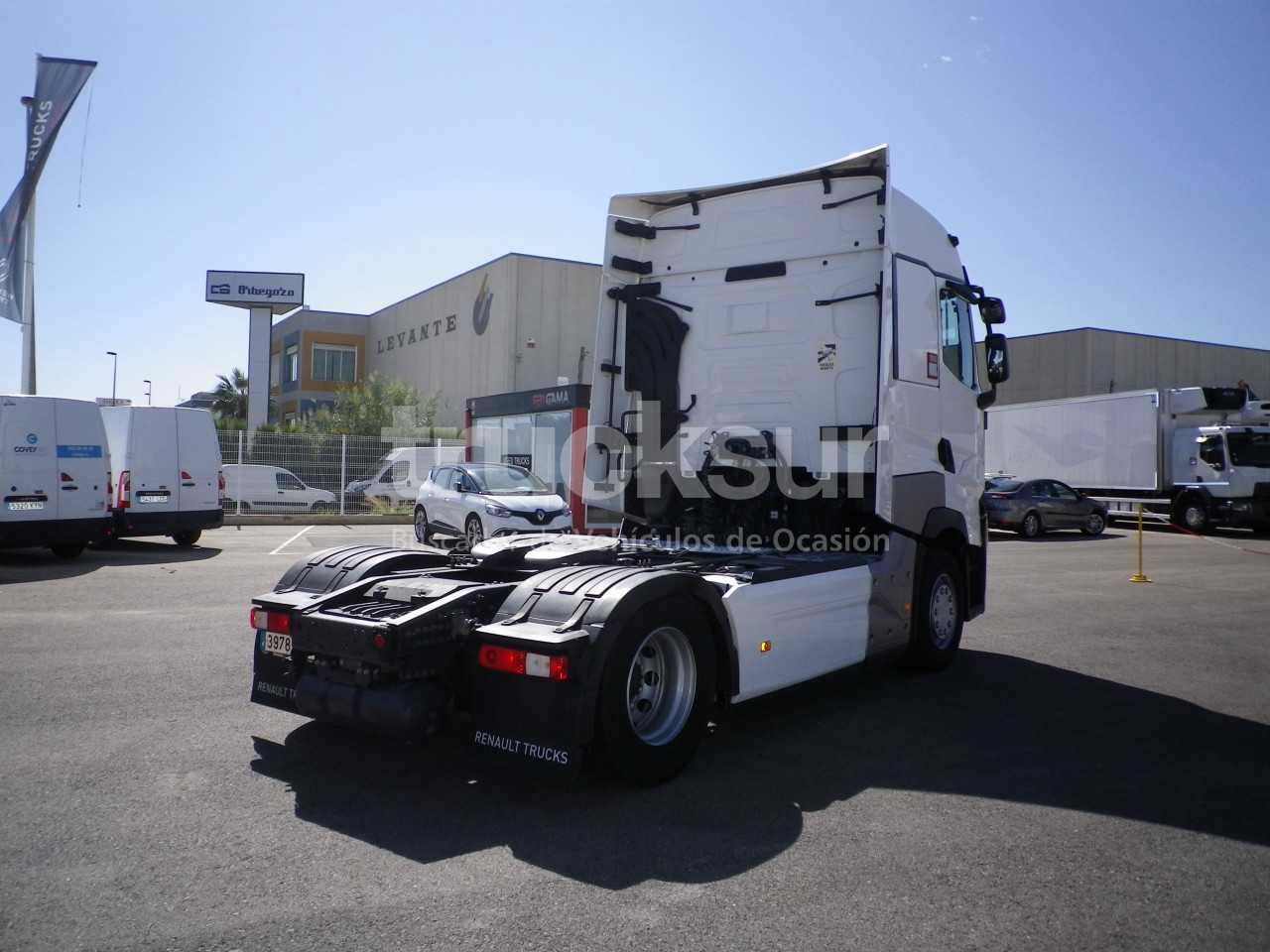 renault-t520-high-sleeper-cab-28