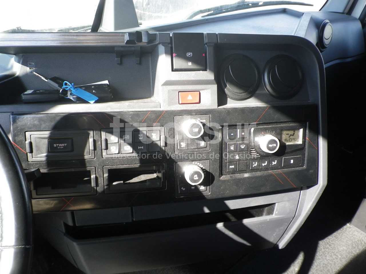 renault-t520-high-sleeper-cab-63