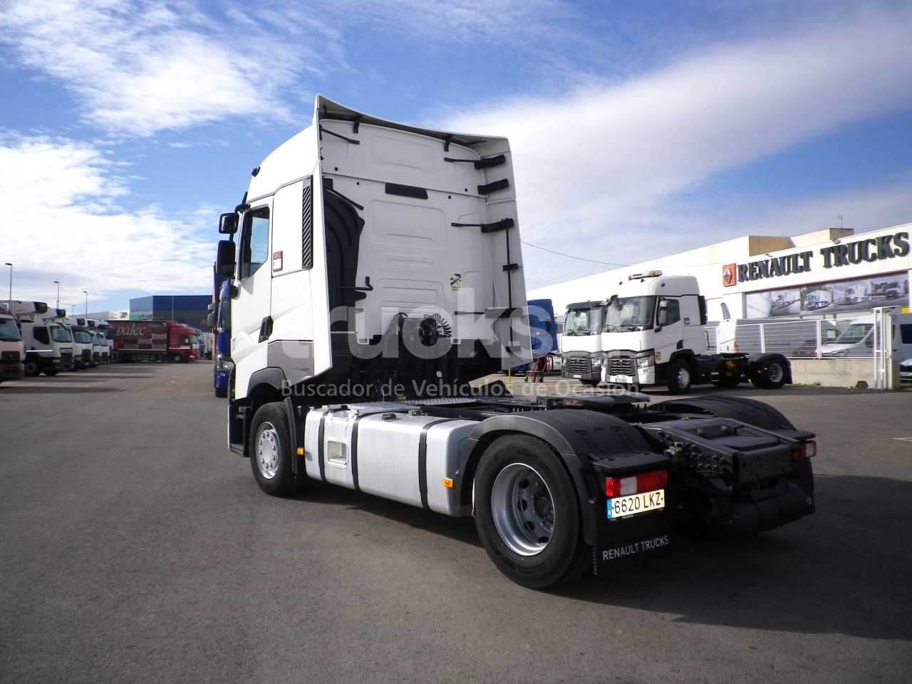 renault-t520-high-sleeper-cab-39