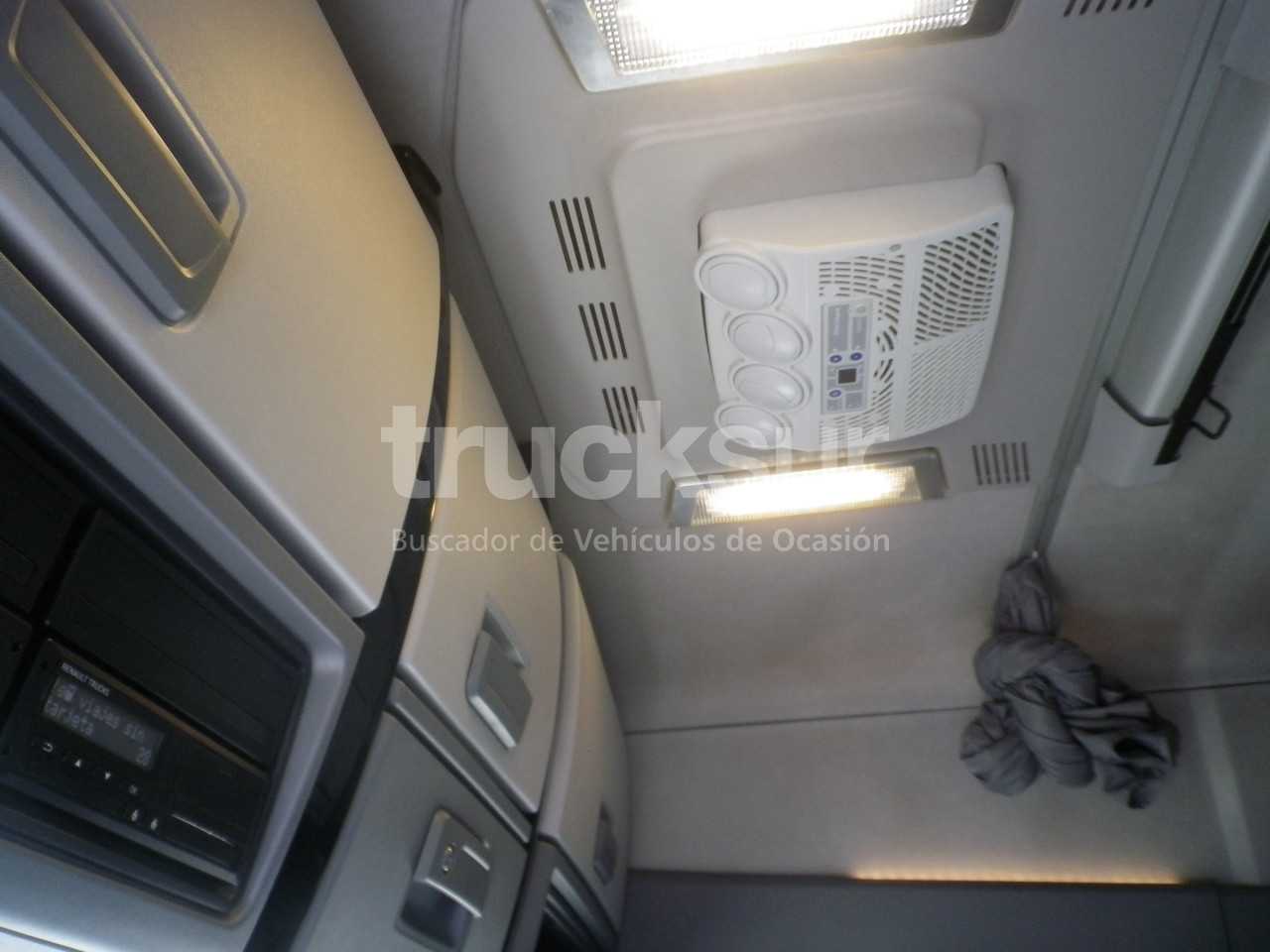 renault-t520-high-sleeper-cab-54