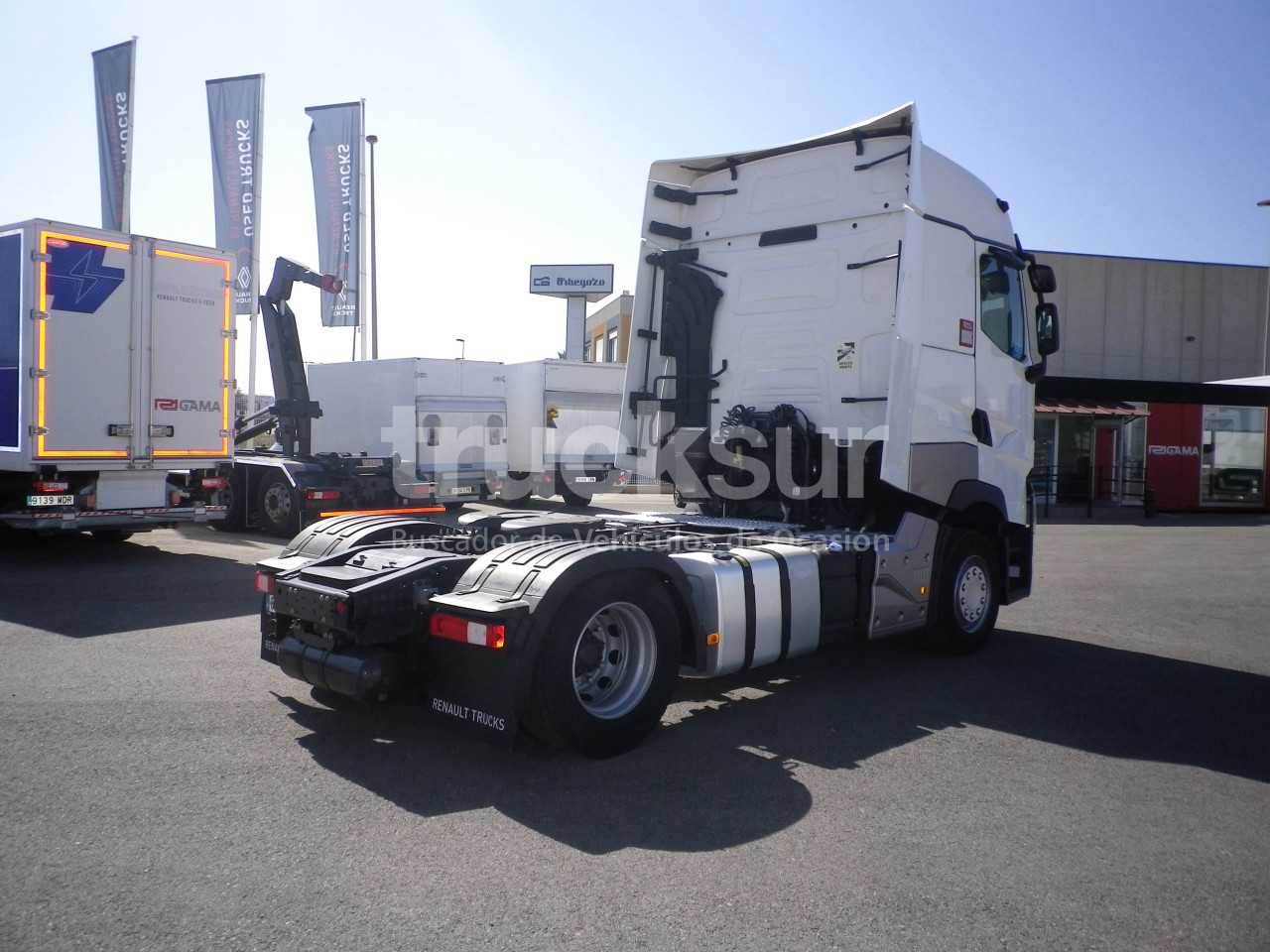 renault-t520-high-sleeper-cab-54
