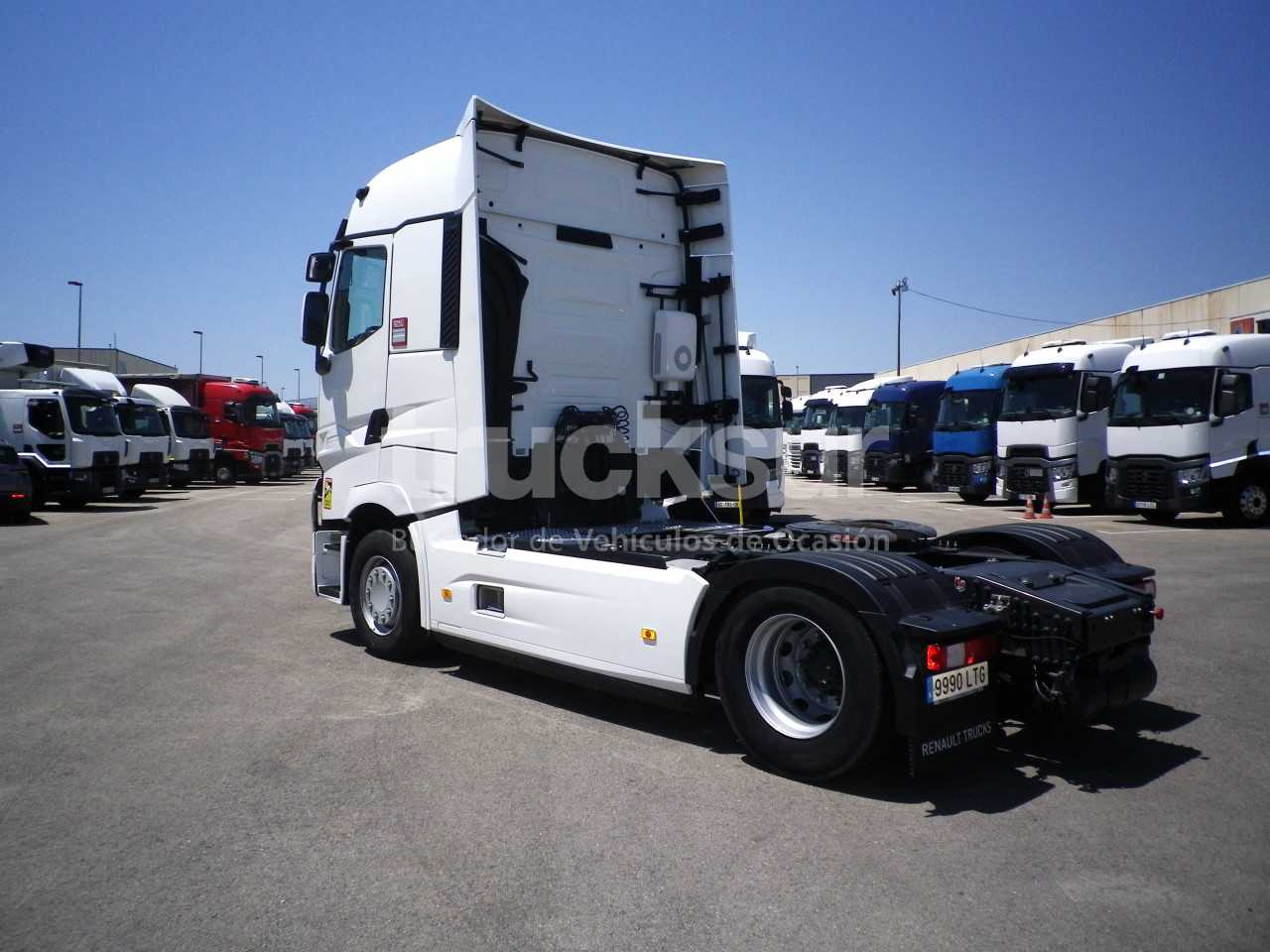 renault-t520-high-sleeper-cab-56