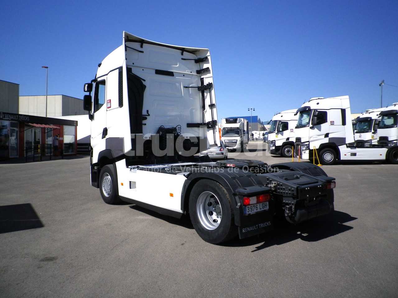 renault-t520-high-sleeper-cab-26