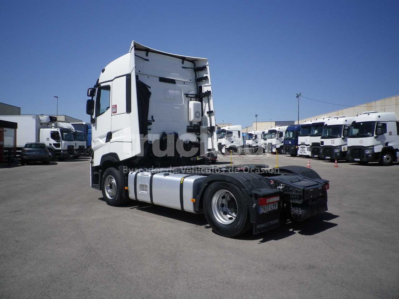 renault-t520-high-sleeper-cab-58