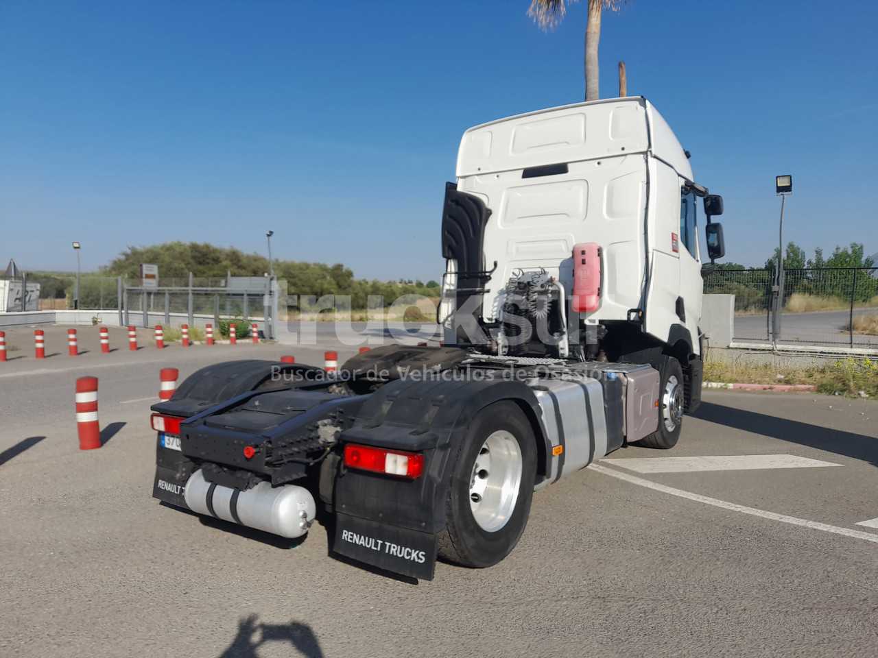 renault-t480-sleeper-cab-33