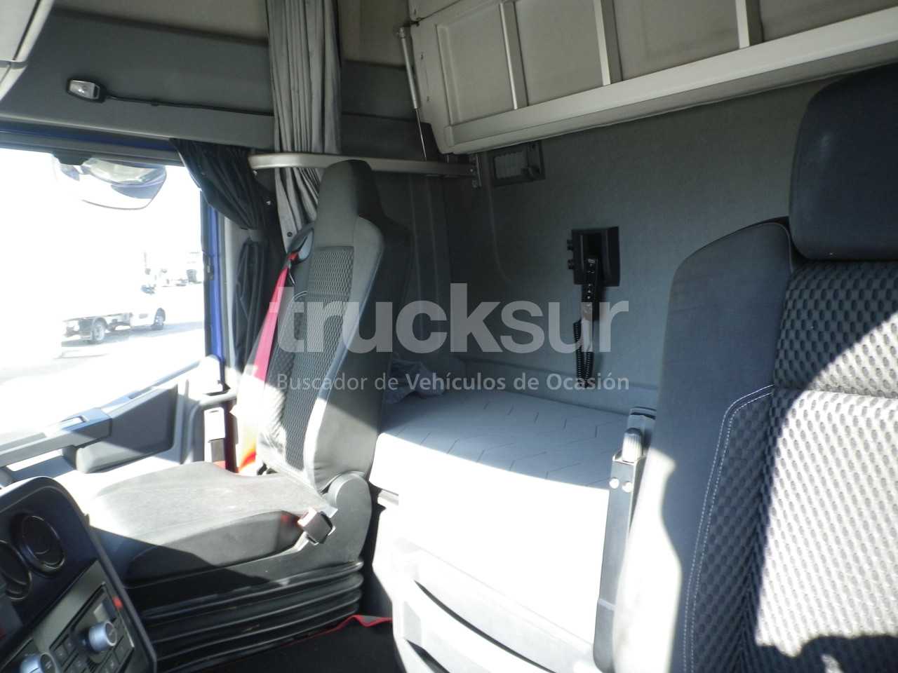 renault-t520sleeper-cab-1