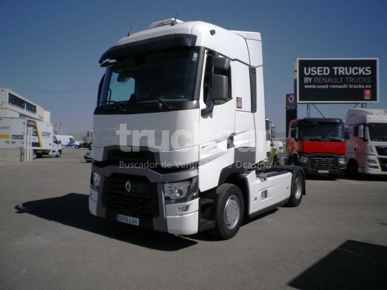 renault-t520-high-sleeper-cab-26