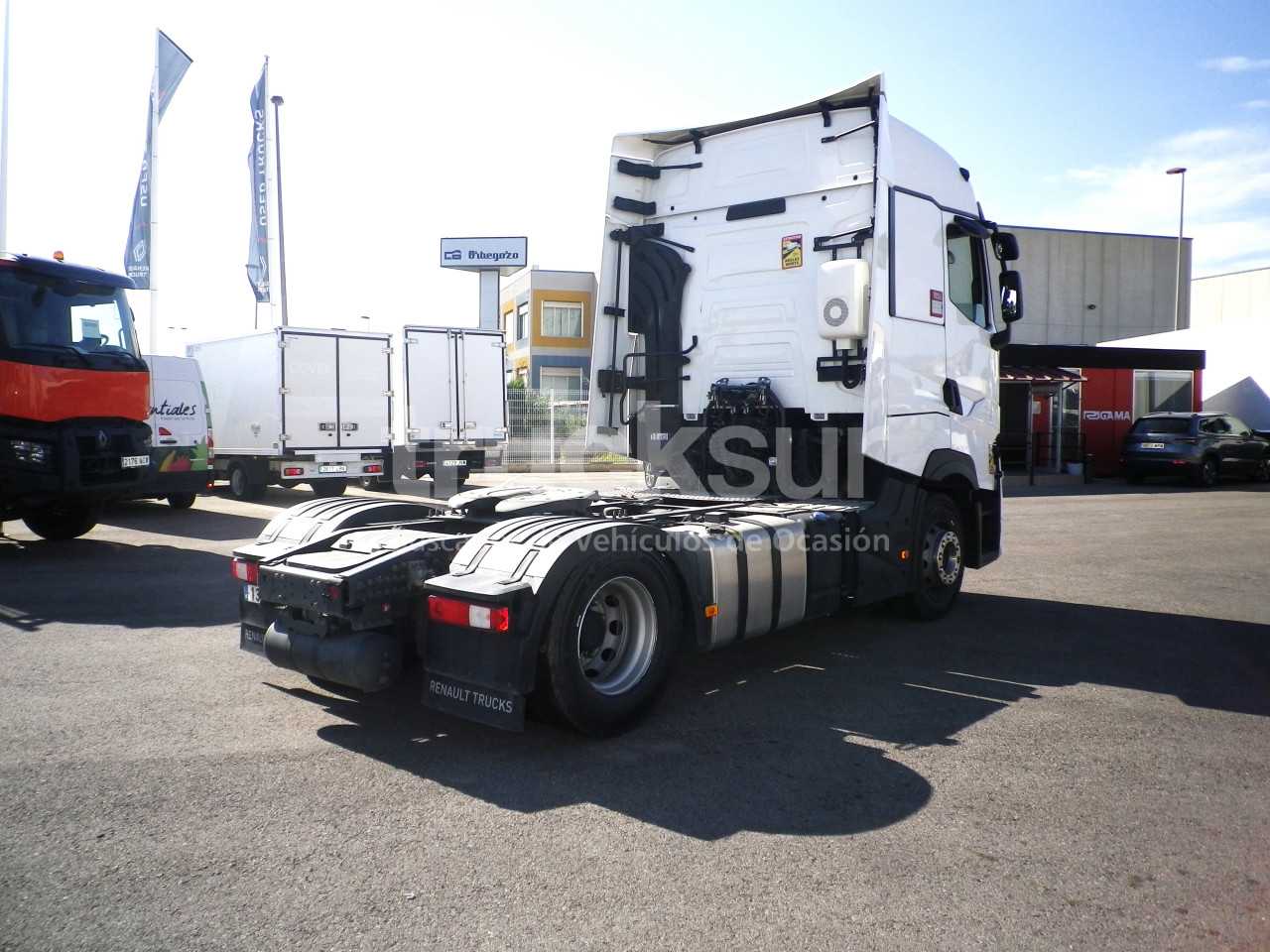 renault-t520-high-sleeper-cab-63