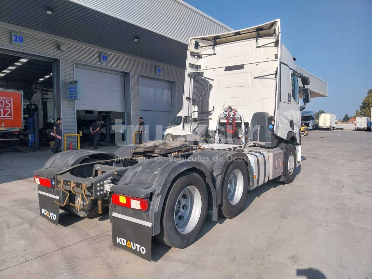 renault-t520-sleeper-cab-27