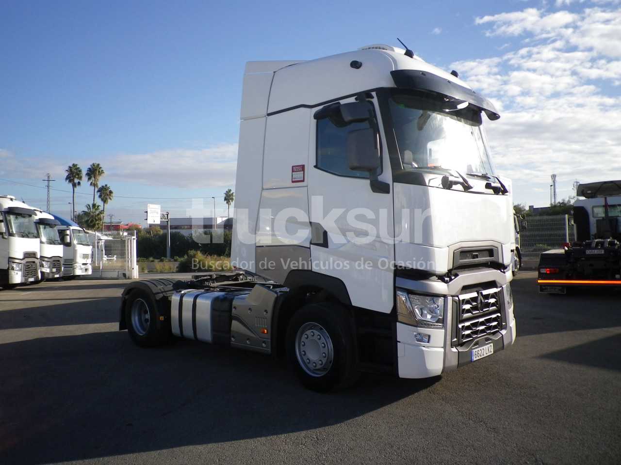 renault-t520-high-sleeper-cab-41