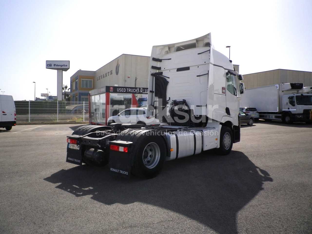 renault-t440-sleeper-cab-1