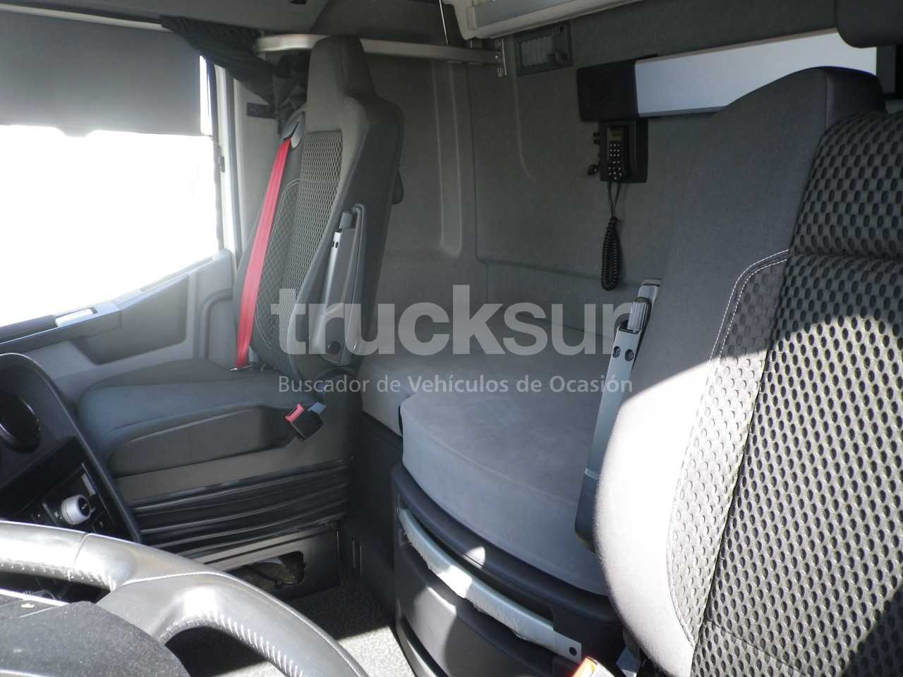 renault-t520-high-sleeper-cab-54