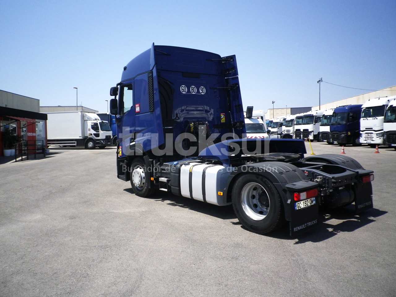 renault-t440-sleeper-cab-3