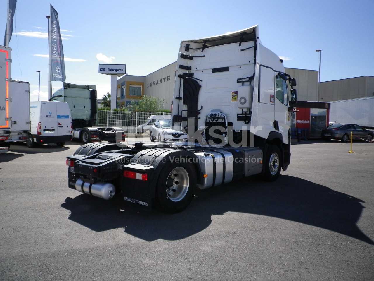 renault-t480-sleeper-cab-17