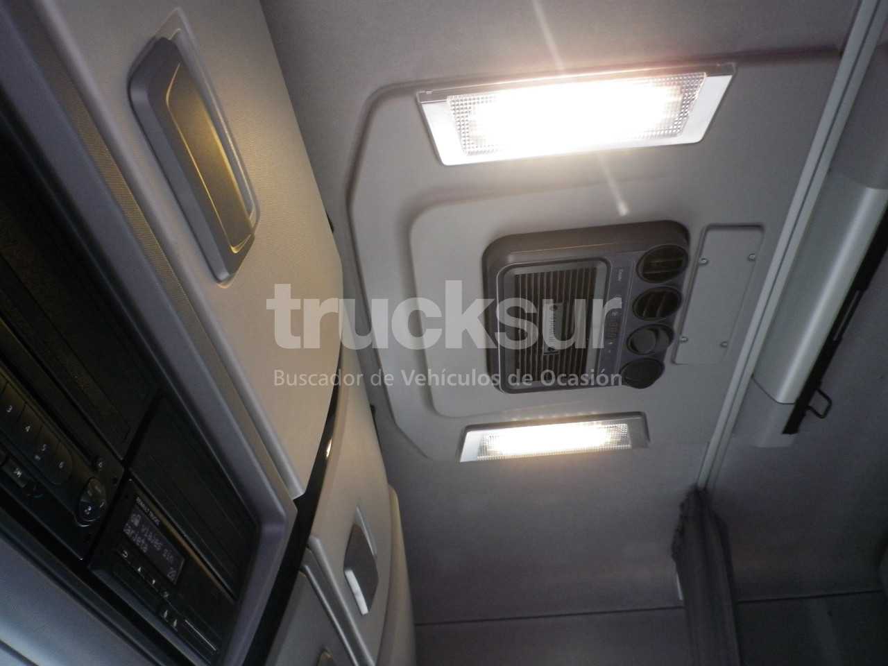 renault-t520-high-sleeper-cab-41