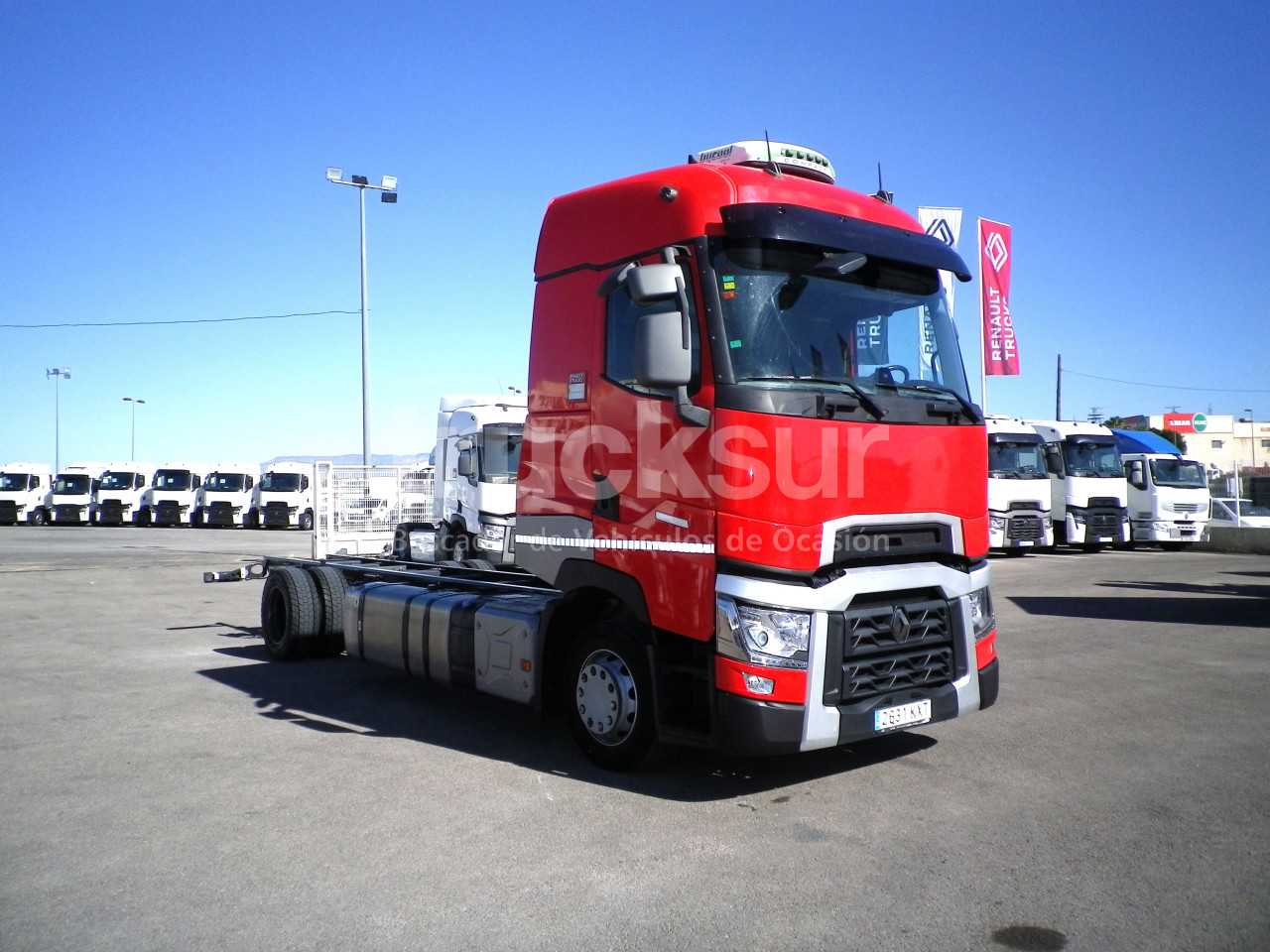 renault-t520-high-sleeper-cab-32