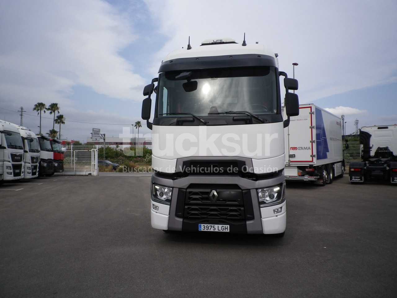 renault-t520-high-sleeper-cab-24