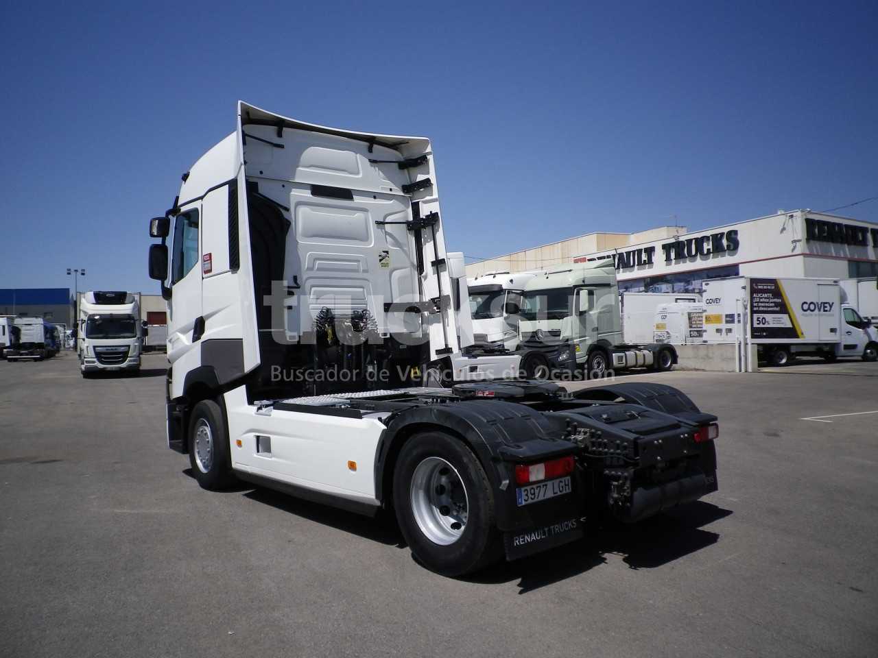 renault-t520-high-sleeper-cab-27