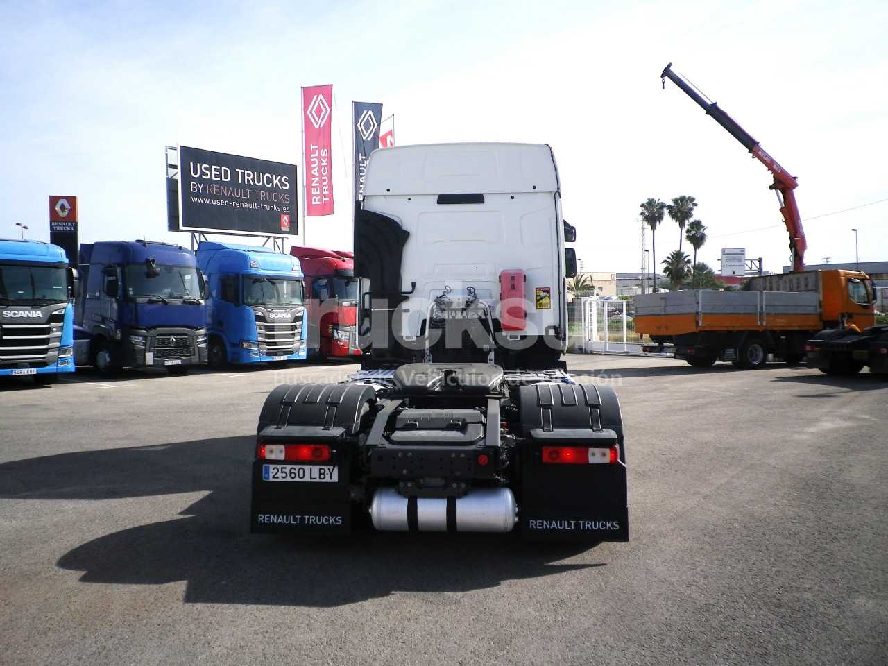 renault-t480-sleeper-cab-30