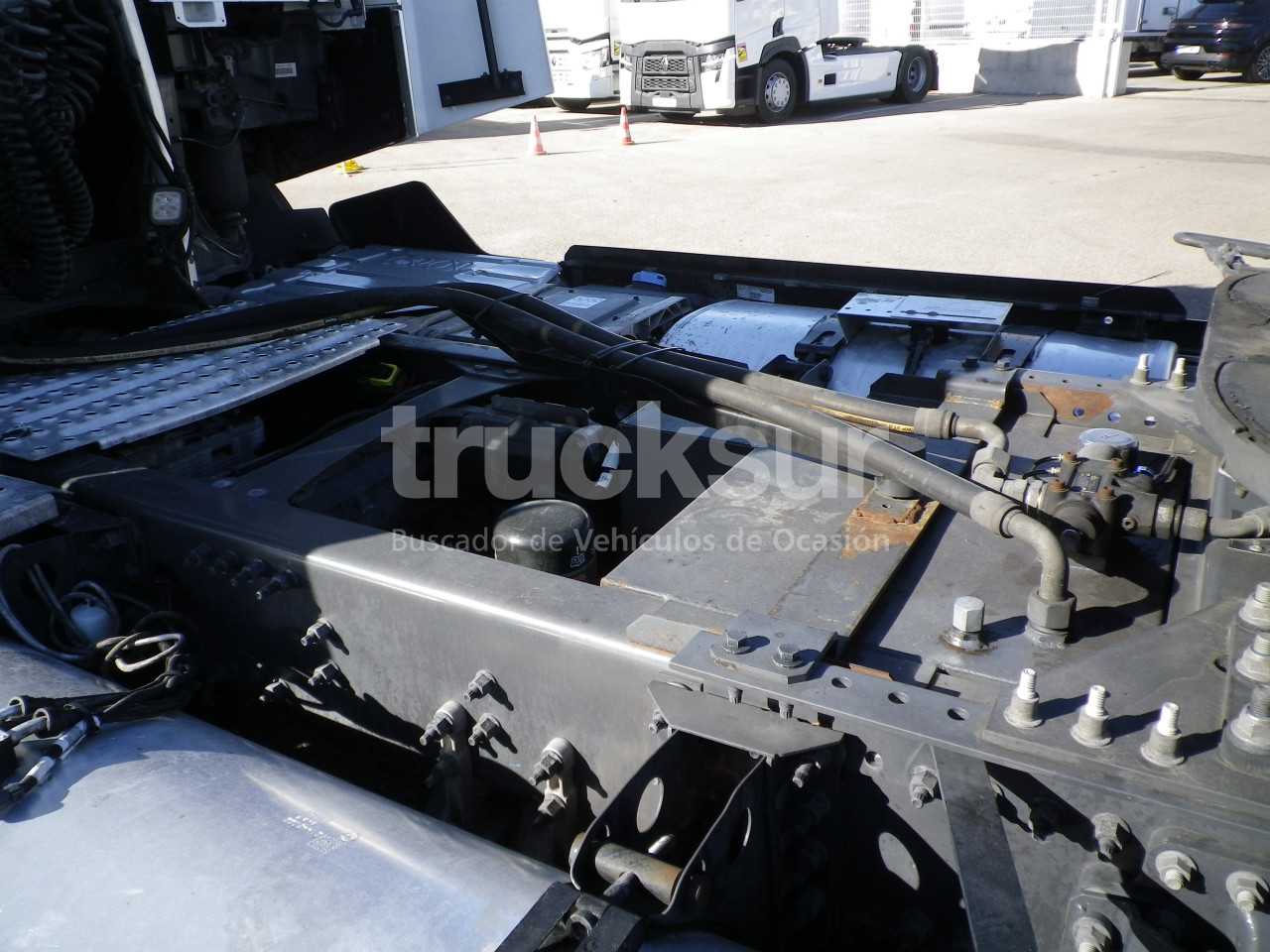 renault-t520-high-sleeper-cab-adr-3