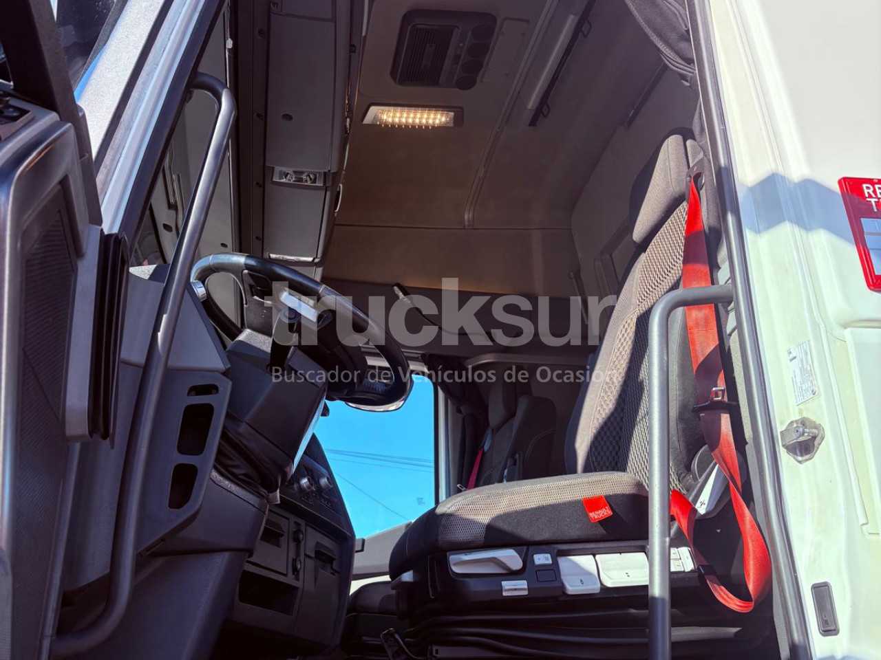 renault-t480-high-sleeper-cab-8