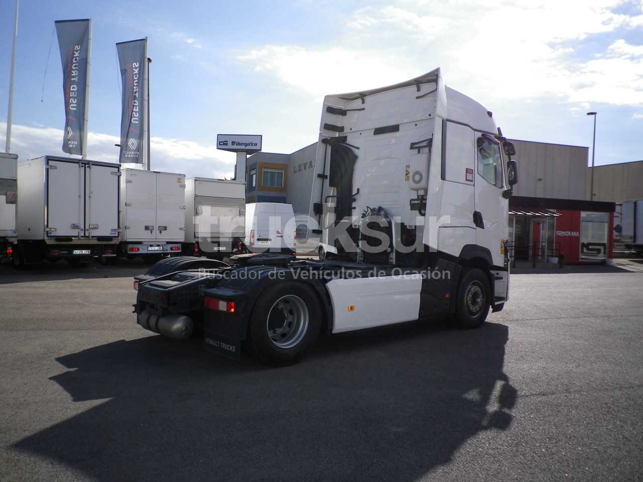 renault-t520-high-sleeper-cab-adr-1